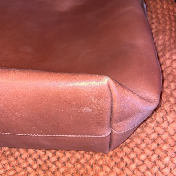 Madewell Bucket Tote - Picture 4 of 9